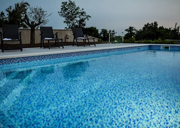 Emma Βίλα Cukrici