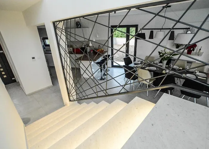 Emma Βίλα Cukrici